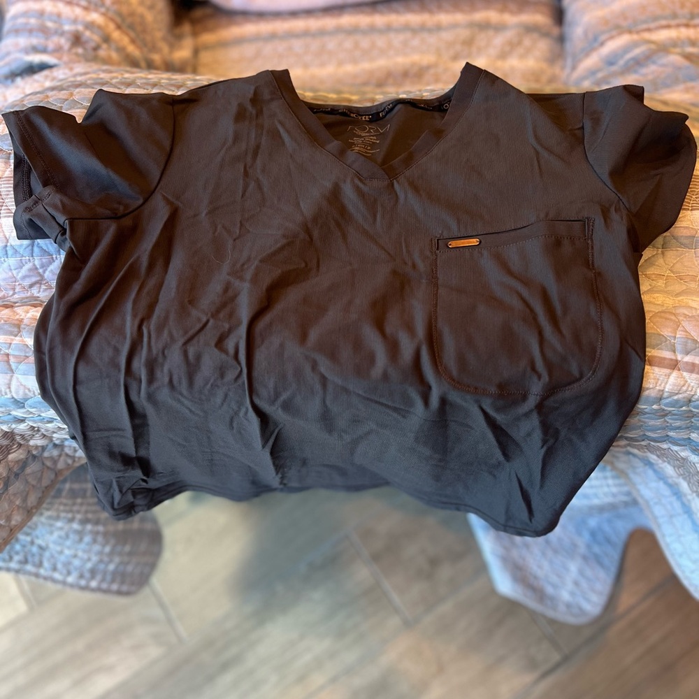 Cherokee Scrub top